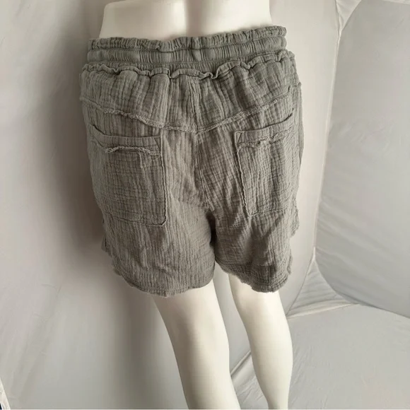 Melissa Nepton sage green casual shorts